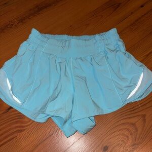 Lululemon 2.5” size 4 Hotty Hots